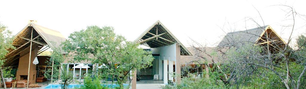 Toshari Lodge Okaukuejo Exterior photo